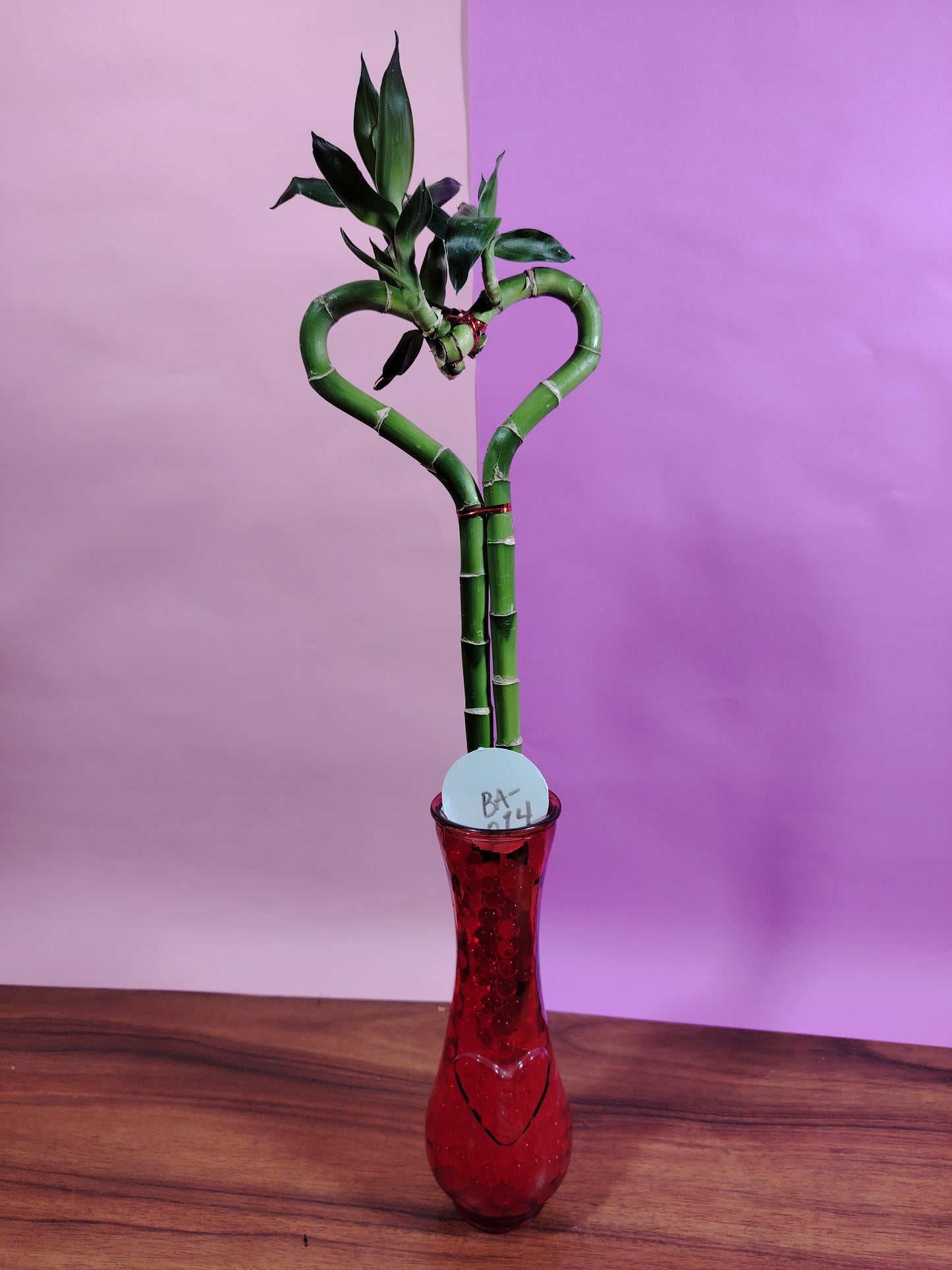 BA014- Corazón Bambu en Florero Rojo